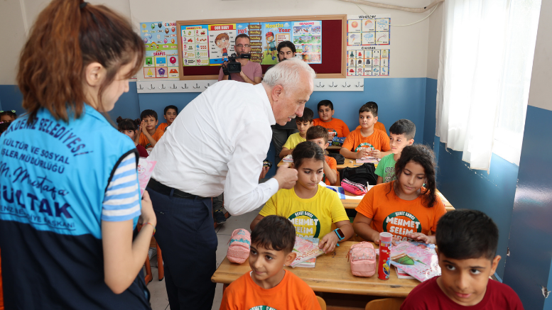 Akdeniz Belediye Başkanı  GÜLTAK’TAN ÖĞRENCİLERE ‘DİYANET ÇOCUK’ DERGİSİ - TÜRKİYE - İnternetin Ajansı