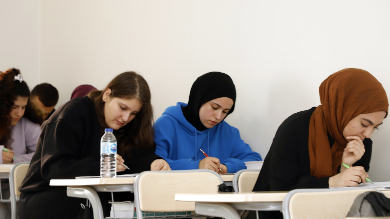 AKDENİZ BELEDİYESİ ETÜT MERKEZİ GENÇLERİ ÜNİVERSİTE HAYALLERİNE KAVUŞTURUYOR - TÜRKİYE - İnternetin Ajansı