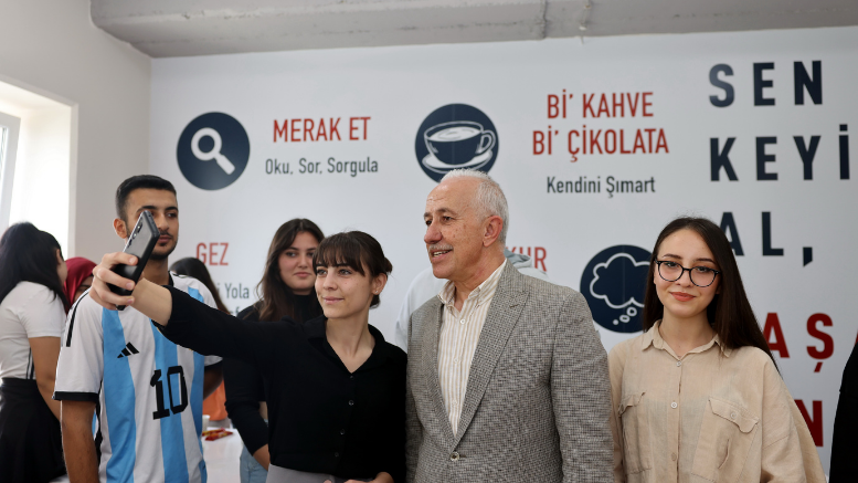 AKDENİZ BELEDİYESİ’NDEN ÜNİVERSİTE KAZANAN ÖĞRENCİLERE 3 MİLYON 976 BİN 800  LİRA DESTEK - TÜRKİYE - İnternetin Ajansı