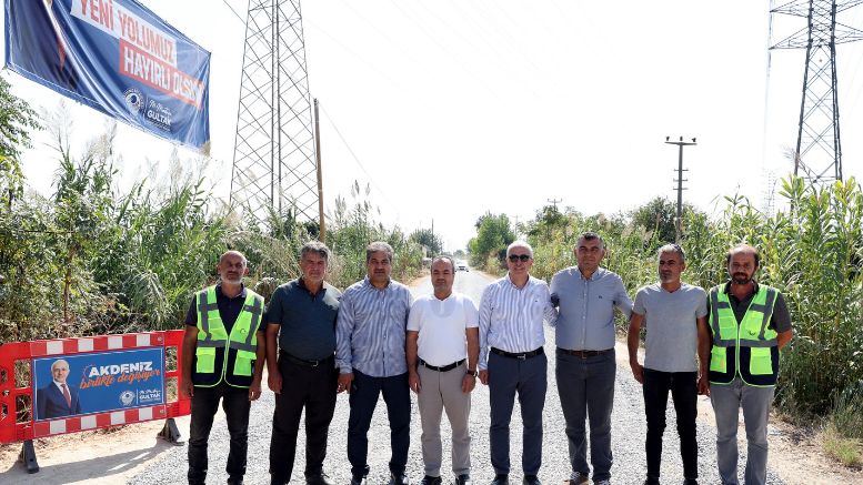 AKDENİZ’DE BAHÇE VE SERA YOLLARI SOĞUK ASFALT İLE KAPLANIYOR - TÜRKİYE - İnternetin Ajansı