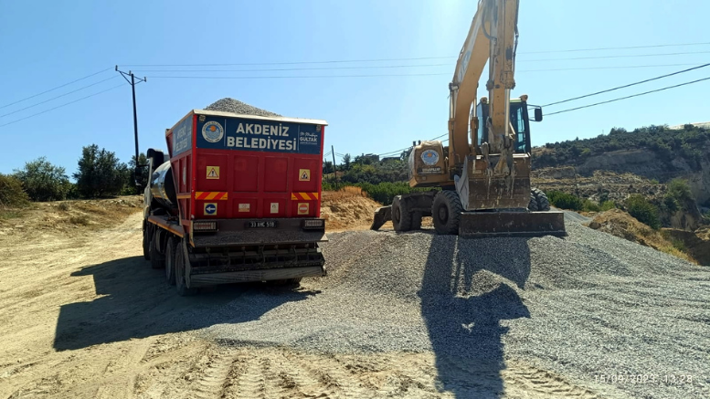 AKDENİZ’DE İMARLI YOL AÇMA VE SATHİ KAPLAMA ÇALIŞMALARI SÜRÜYOR - TÜRKİYE - İnternetin Ajansı