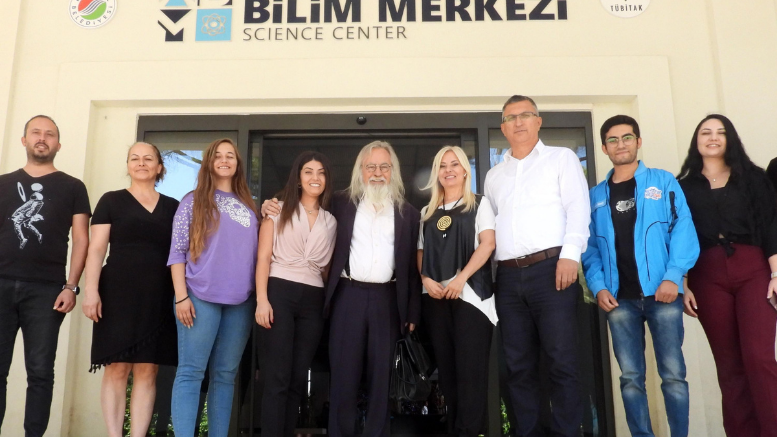 Astronomi profesörü Derman, Antalya Bilim Merkezi’nde öğrencilerle buluştu - TÜRKİYE - İnternetin Ajansı