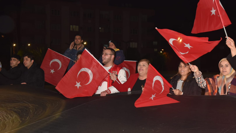 ATATÜRK İÇİN GECE SAATLERİNDE SOKAKLARA İNDİLER - TÜRKİYE - İnternetin Ajansı