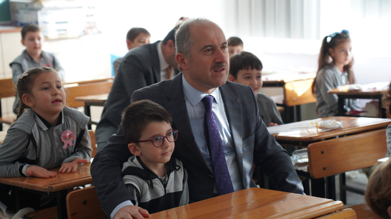 Aydın, Öğrencilerle Karne Sevinçlerini Paylaştı - TÜRKİYE - İnternetin Ajansı