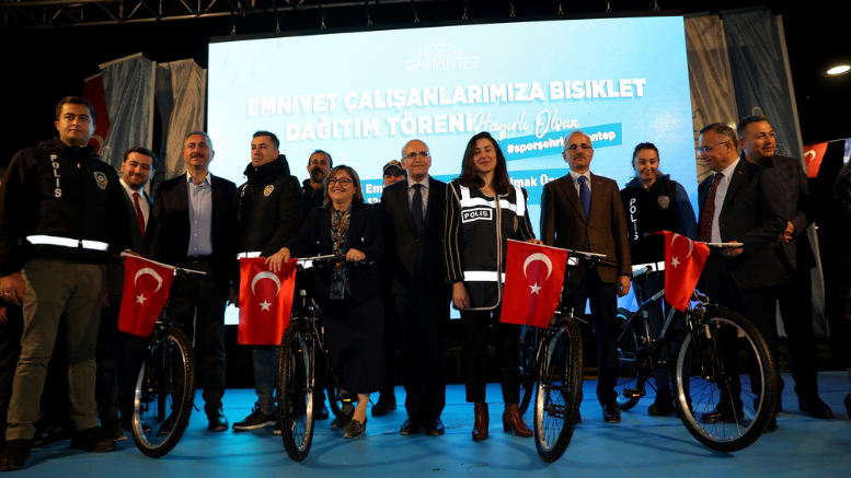 BAKAN ŞİMŞEK’TEN BAŞKAN FATMA ŞAHİN’E ÖVGÜ DOLU SÖZLER! - TÜRKİYE - İnternetin Ajansı