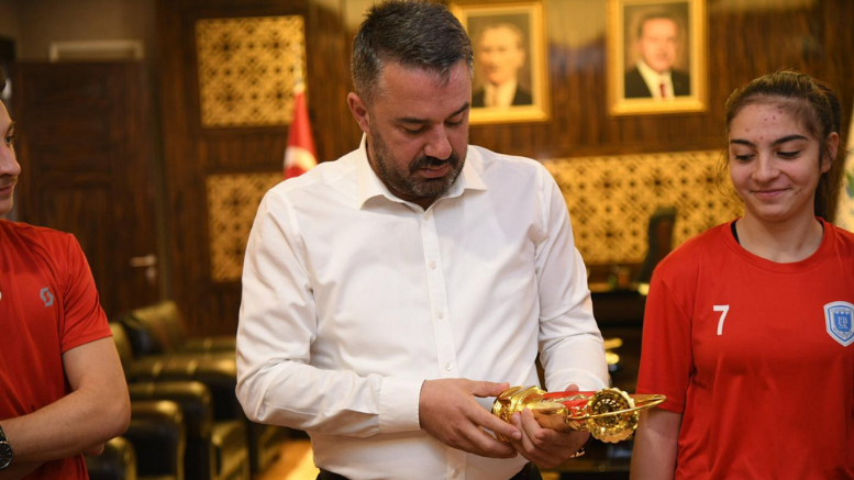 Başarılı Sporculardan Ertuğrul Başkan’a Ziyaret - TÜRKİYE - İnternetin Ajansı