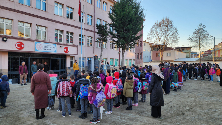Başkan Aydın Ahmet Yesevi Okulunda Bitirilen Parke Çalışmasını Yerinde İnceledi - TÜRKİYE - İnternetin Ajansı