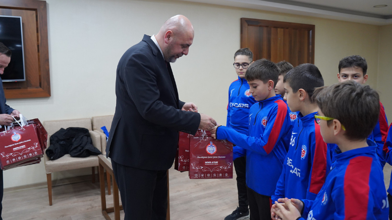 Başkan Aydın, Gençlerbirliği’nin Gençleriyle Mutluluklarını Paylaştı - TÜRKİYE - İnternetin Ajansı