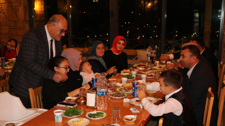 BAŞKAN ÇAY'DAN MUHTARLAR VE AİLELERİNE YEMEK - TÜRKİYE - İnternetin Ajansı