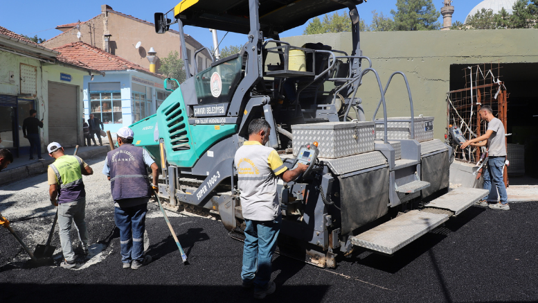 Büyük Cami Önü Meydan ve Kapalı Otopark Çevresindeki Yollar Asfaltlandı - TÜRKİYE - İnternetin Ajansı