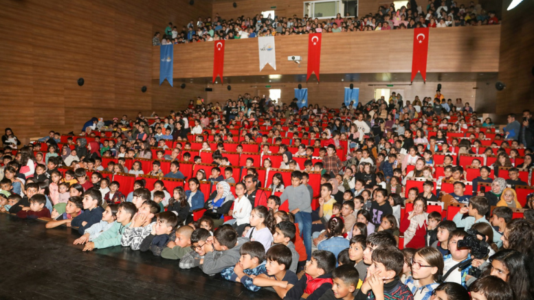 BÜYÜKŞEHİR’İN ARA TATİL HEDİYESİ TİYATRO ETKİNLİKLERİ YOĞUN İLGİ GÖRDÜ - TÜRKİYE - İnternetin Ajansı