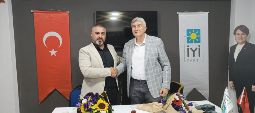 Çobanoğlu İYİ Parti Bayraklı'da Bayrağı Devir Etti Yeni Bayrak İçin Yola Çıktı.!