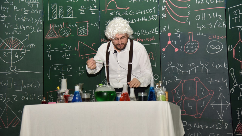 DOKTOR PANÇO KARTEPE’DE ÇOCUKLARLA BULUŞTU - TÜRKİYE - İnternetin Ajansı