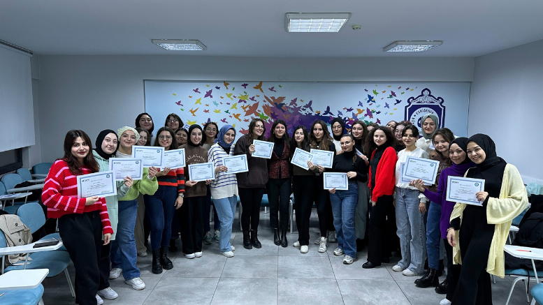 EĞİTİMLERİ TAMAMLAYAN GENÇLER KATILIM BELGELERİNİ ALDILAR - TÜRKİYE - İnternetin Ajansı