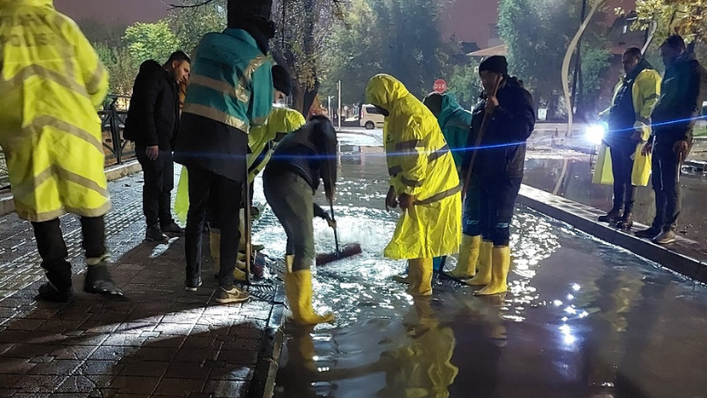 GAZİANTEP BÜYÜKŞEHİR EKİPLERİ YOĞUN YAĞIŞIN OLUŞTURDUĞU OLUMSUZLUKLARIN TAMAMINI GİDERDİ - TÜRKİYE - İnternetin Ajansı