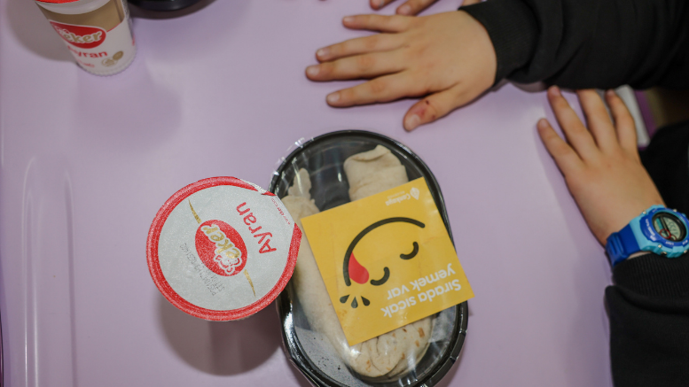 İLKOKUL ÖĞRENCİLERİNE SICAK ÖĞLE YEMEĞİ ÇANKAYA’DAN - TÜRKİYE - İnternetin Ajansı