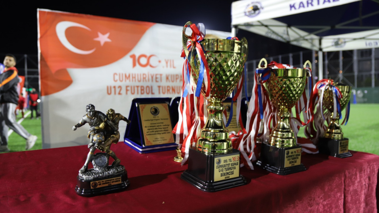 Kartal Belediyesi Cumhuriyet’in 100. Yılı Özel Futbol Turnuvası’nın Şampiyonu Kara Kartallar - TÜRKİYE - İnternetin Ajansı