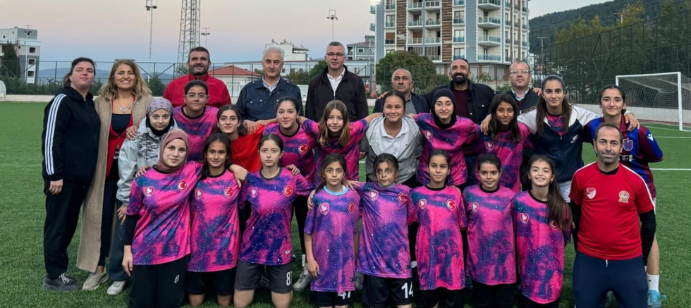 KEMALPAŞA ÖREN KADIN FUTBOL TAKIMI KULÜP BAŞKANI SEVTAT TEKYE’DEN RAMAZAN BAYRAMI MESAJI - GÜNDEM - İnternetin Ajansı