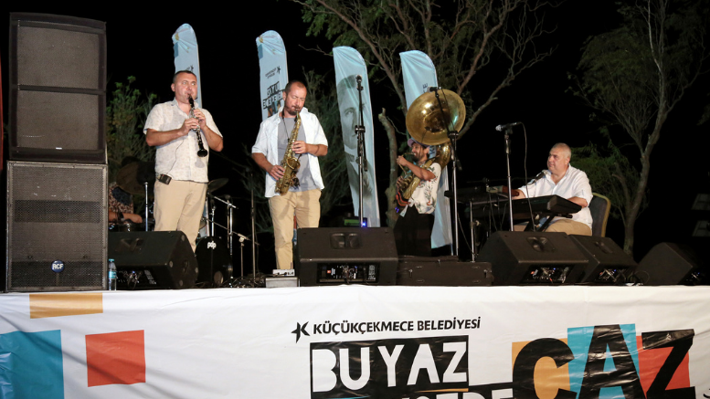 KÜÇÜKÇEKMECE’DEKİ PARKLARDA SANAT VAR ETKİNLİKLERİ ‘KOLEKTİF İSTANBUL’ İLE FİNAL YAPTI