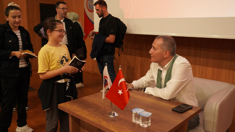 Kültür Merkezi İkinci Günde De Kitapseverlerle Dolup Taştı - TÜRKİYE - İnternetin Ajansı