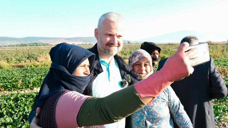 MENEMEN'DE TARLADAN SOFRAYA BİRLİK RÜZGARI - TÜRKİYE - İnternetin Ajansı