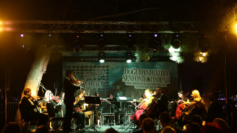 Selim Sırrı Paşa Konağı’ndan doğu-batı tınıları yükseldi