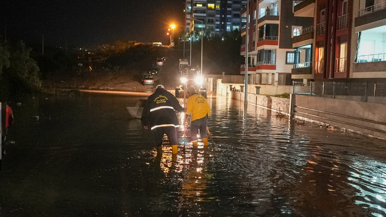 TARSUS BELEDİYESİ EKİPLERİ, YOĞUN YAĞIŞ VE FIRTINA SONRASI MAĞDURİYETLERİ GİDERDİ - TÜRKİYE - İnternetin Ajansı