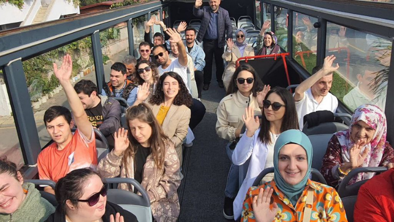 Turizm otobüsü ile şehir  gezileri sürüyor - TÜRKİYE - İnternetin Ajansı