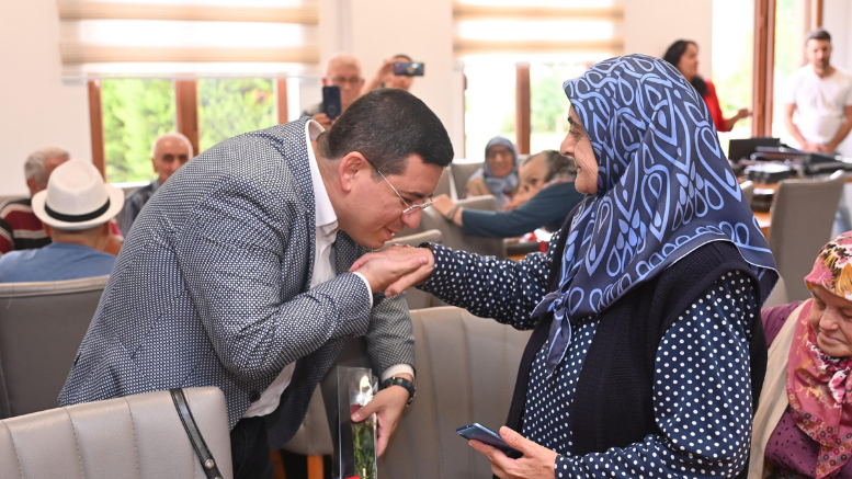 Tütüncü, huzurevi sakinleri ile Dünya Yaşlılar Günü’nde buluştu - TÜRKİYE - İnternetin Ajansı