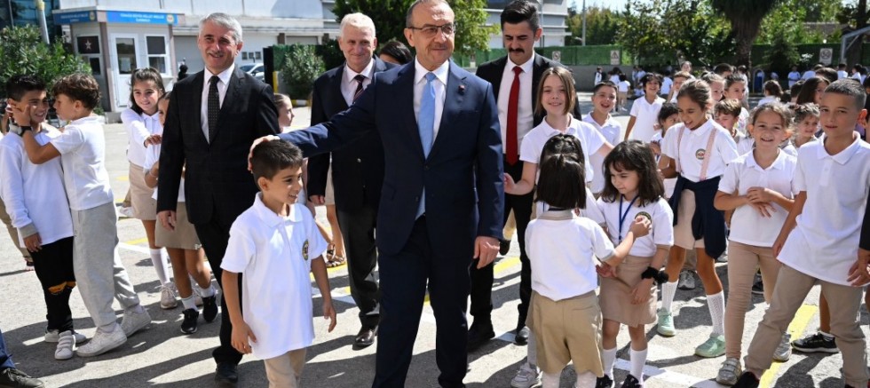 Vali Yavuz, Okulları Ziyaret Ederek Güne Başladı