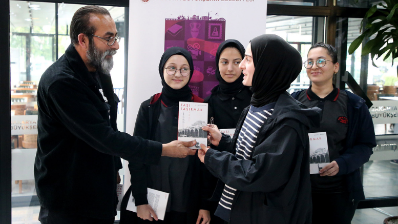 Yazar Zeki Bulduk sanat  dostlarıyla Nehir Çikolata’da buluştu - TÜRKİYE - İnternetin Ajansı