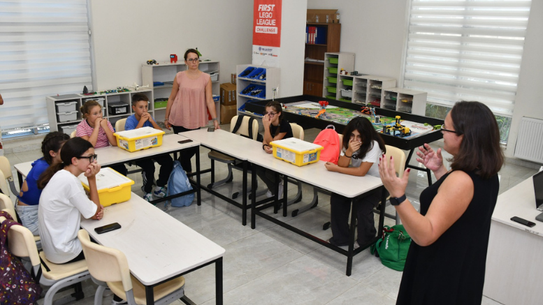 Yurt dışından gelen öğrenci ve öğretmenler Yenişehir Belediyesi Akademi’yi gezdi - TÜRKİYE - İnternetin Ajansı